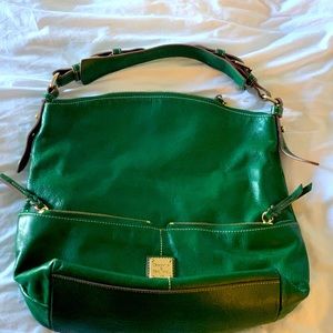 SOLD🔥🔥🔥🔥j0618317 dooney and bourke large green leather should bag